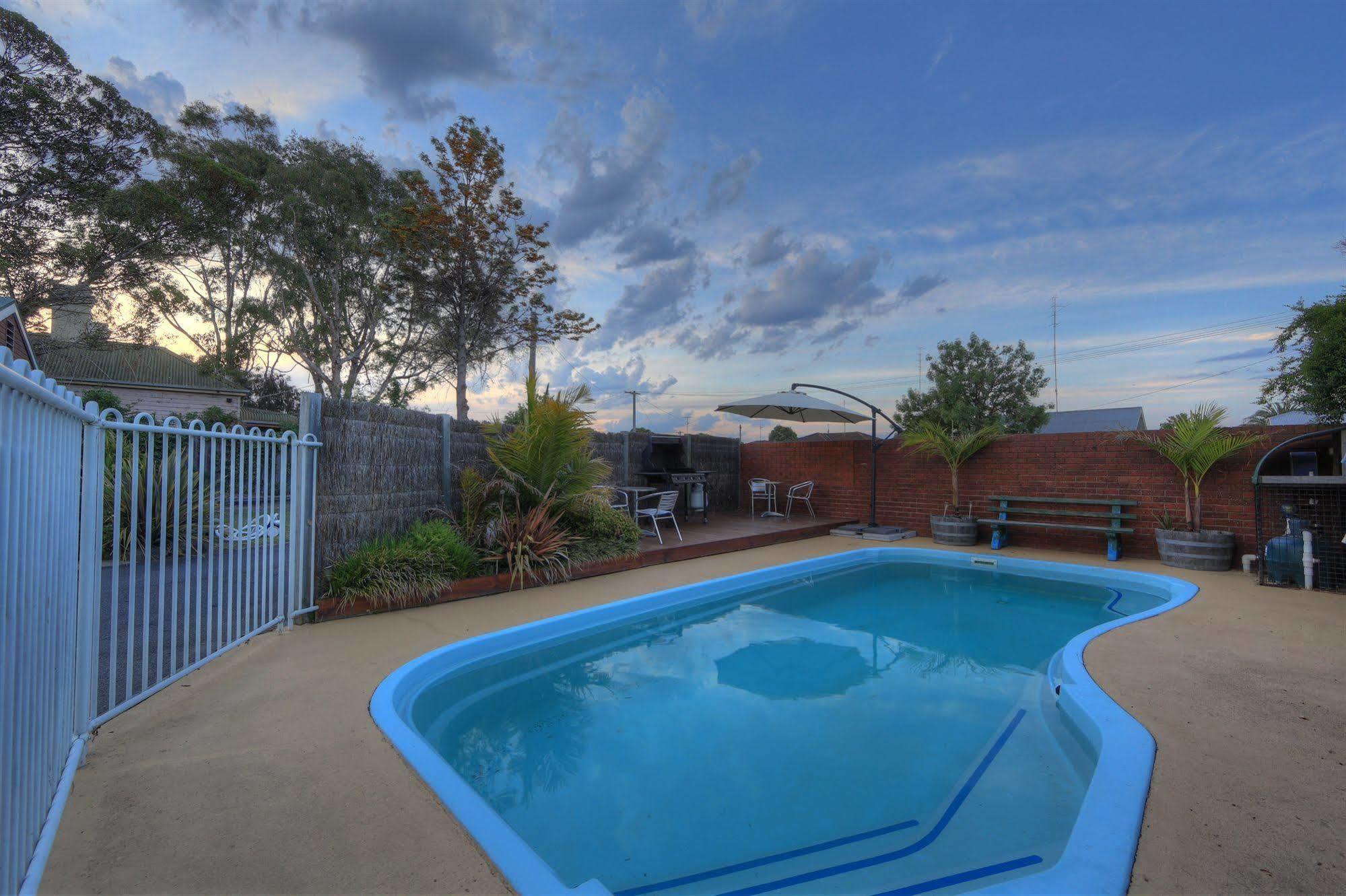 Bairnsdale Tanjil Motor Inn Экстерьер фото